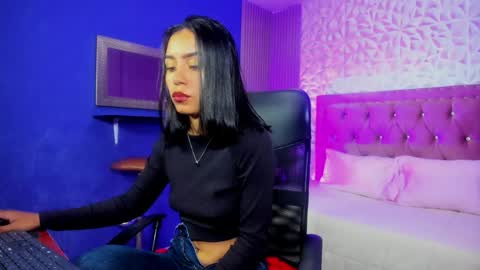 julieta_fn online show from June 3, 2:44 pm