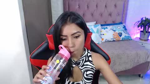 julieta_fn online show from February 19, 3:38 pm