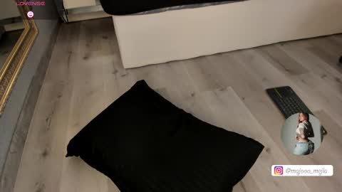 Julieth online show from September 26, 5:15 am