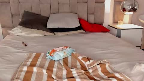 Hi guys It is a pleasure to have you here I am Julieta  online show from January 15, 1:42 pm