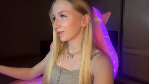 Sofie online show from November 20, 3:42 pm