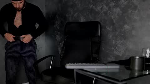 JULiUS   online show from November 3, 10:11 pm