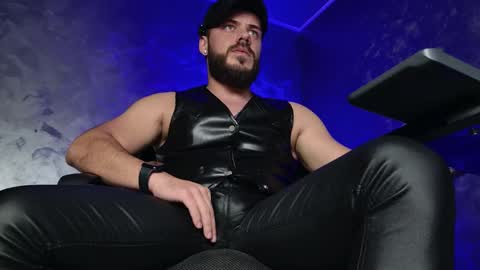 JULiUS   online show from December 21, 10:05 pm