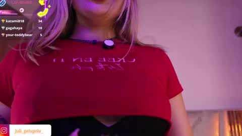 jullianapriv_ online show from March 17, 3:50 pm