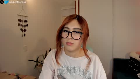Snapshot of jungleofpandas chatting on January 15, 11:19 pm Call me Sussy online show from January 15, 11:19 pm