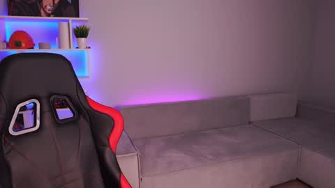 Snapshot of just_emmy chatting on January 25, 4:45 am just call me Emmy online show from January 25, 4:45 am