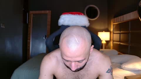 Snapshot of justin_hton chatting on December 26, 10:59 am Justin online show from December 26, 10:59 am