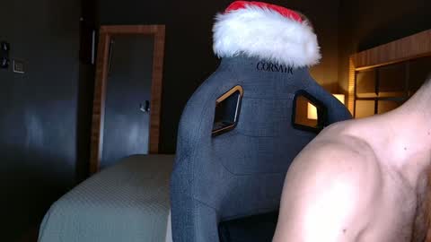 Snapshot of justin_hton chatting on December 31, 11:31 am Justin online show from December 31, 11:31 am