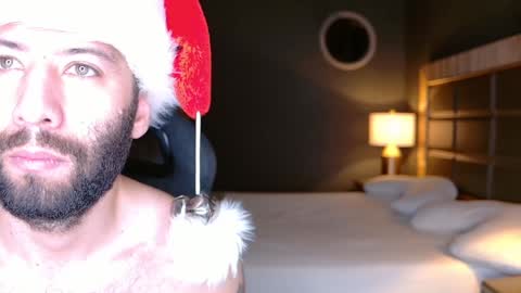 Snapshot of justin_hton chatting on December 16, 10:50 am Justin online show from December 16, 10:50 am