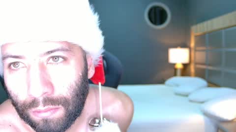 Snapshot of justin_hton chatting on December 18, 9:58 am Justin online show from December 18, 9:58 am