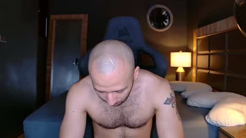 Snapshot of justin_hton chatting on January 25, 11:00 pm Justin online show from January 25, 11:00 pm
