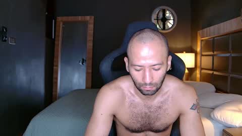 Snapshot of justin_hton chatting on March 7, 12:34 pm Justin online show from March 7, 12:34 pm