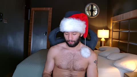 Snapshot of justin_hton chatting on December 15, 1:43 pm Justin online show from December 15, 1:43 pm