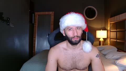 Snapshot of justin_hton chatting on December 11, 10:25 am Justin online show from December 11, 10:25 am