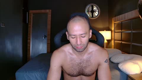 Snapshot of justin_hton chatting on February 6, 1:43 pm Justin online show from February 6, 1:43 pm