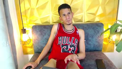 Snapshot of justin_melendez chatting on December 2, 10:51 pm JUSTIN online show from December 2, 10:51 pm