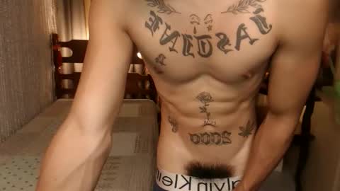 justine_hunk online show from November 9, 2:04 am