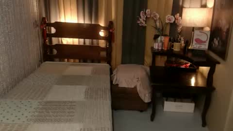 justine_hunk online show from April 13, 5:33 am