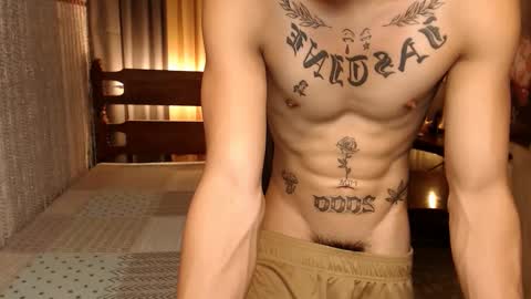 justine_hunk online show from December 23, 11:49 pm
