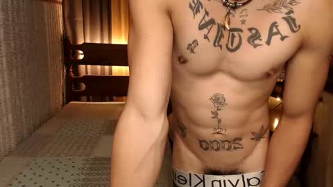 justine_hunk online show from January 11, 10:19 am