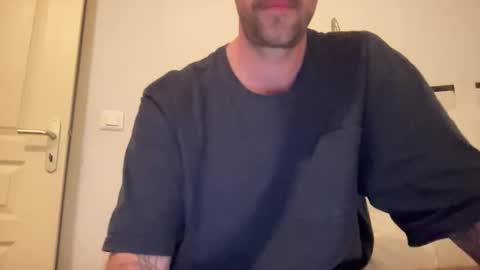 justmeandyou00 online show from January 5, 6:22 pm