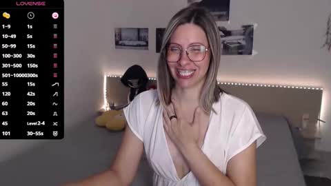 Julie online show from September 22, 4:27 am