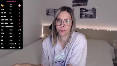 Julie online show from October 8, 3:51 pm