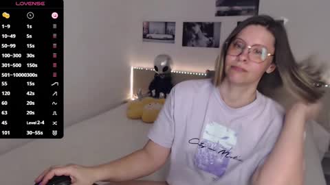 Julie online show from March 8, 5:17 am