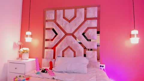 Mia online show from February 22, 6:39 am