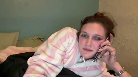 Snapshot of kaceelynn chatting on February 13, 12:57 am Kac online show from February 13, 12:57 am