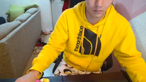 Snapshot of kael_art_d chatting on December 6, 5:03 am kael_art_d online show from December 6, 5:03 am