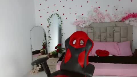 kael_fox online show from April 18, 7:07 pm