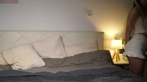 Hi my name is Senia online show from February 15, 12:15 pm