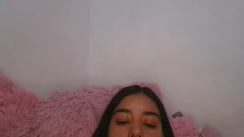 KAHELIINDEPENDENT MODEL online show from December 20, 9:43 am