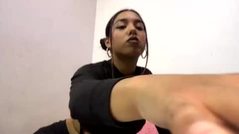 KAHELIINDEPENDENT MODEL online show from December 4, 5:10 am