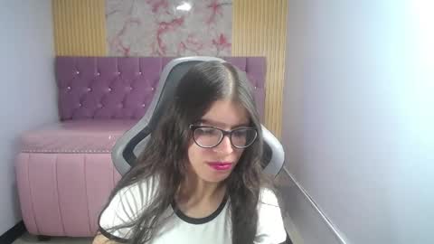 Kailee online show from April 12, 1:04 pm