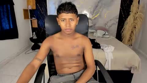 kaiser_alpha777 online show from April 17, 2:41 pm