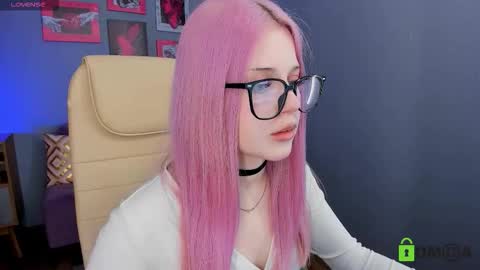 Camilla online show from March 7, 1:00 pm