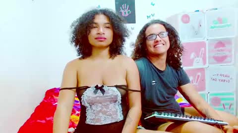 Dante and Carolina independient model online show from February 4, 3:00 am