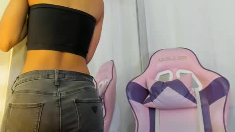    online show from March 3, 12:06 pm