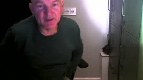 Robbie online show from December 23, 6:00 am