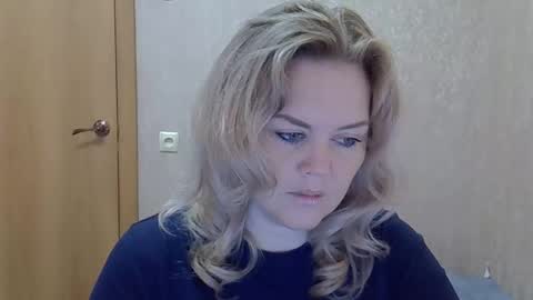 karennelsonx online show from October 13, 6:59 am