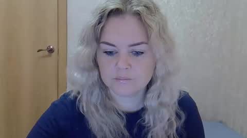 karennelsonx online show from September 25, 8:32 am