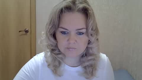 karennelsonx online show from October 14, 10:29 am