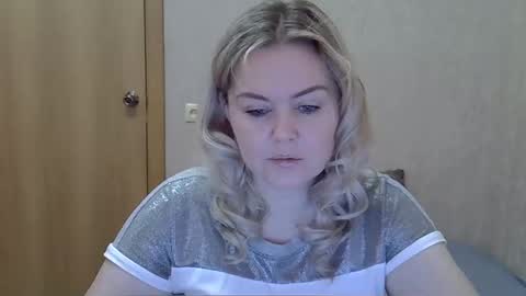 karennelsonx online show from March 26, 10:31 am