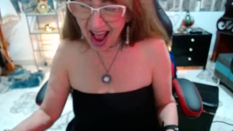 Snapshot of karima_sarabe chatting on March 11, 12:54 am karima_sarabe online show from March 11, 12:54 am