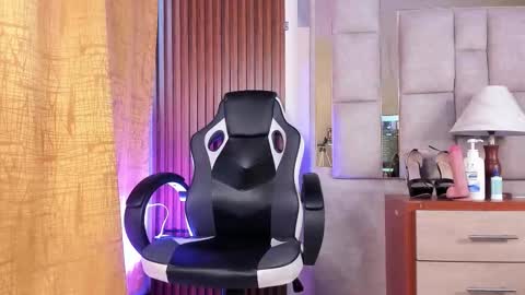 karinasanchezz online show from October 6, 1:18 pm