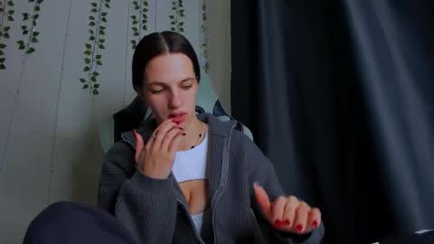 karla_lim online show from November 21, 9:13 pm