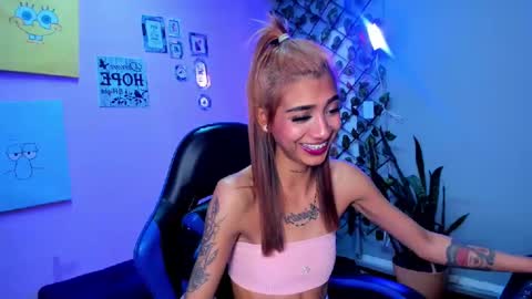 karlaslutskinny__ online show from December 20, 9:22 pm