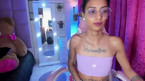 karlaslutskinny__ online show from April 18, 7:40 pm